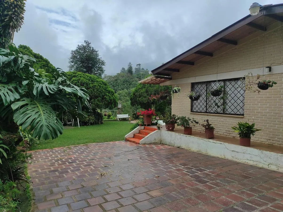 Hermosa Finca Villajovi Con Piscina Privada Cali